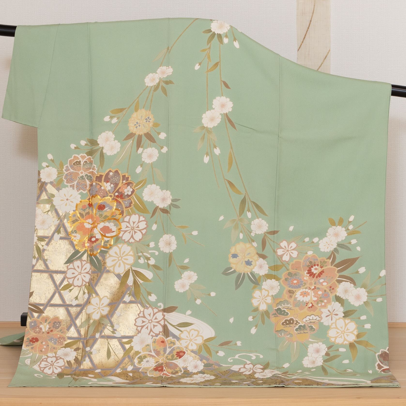 振袖-光悦垣にしだれ桜の小振袖